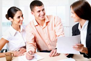 agent-talking-to-clients